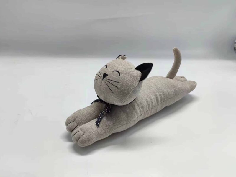 מעצור לדלת - חתול בהיר שוכב