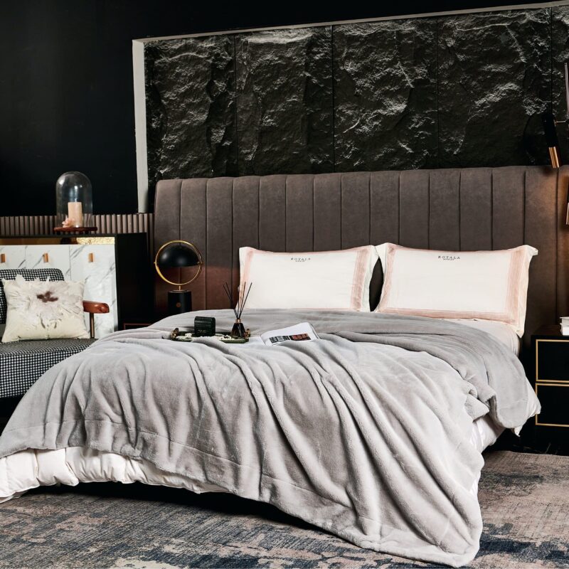 שמיכת פינוק מינק – אפור בהיר