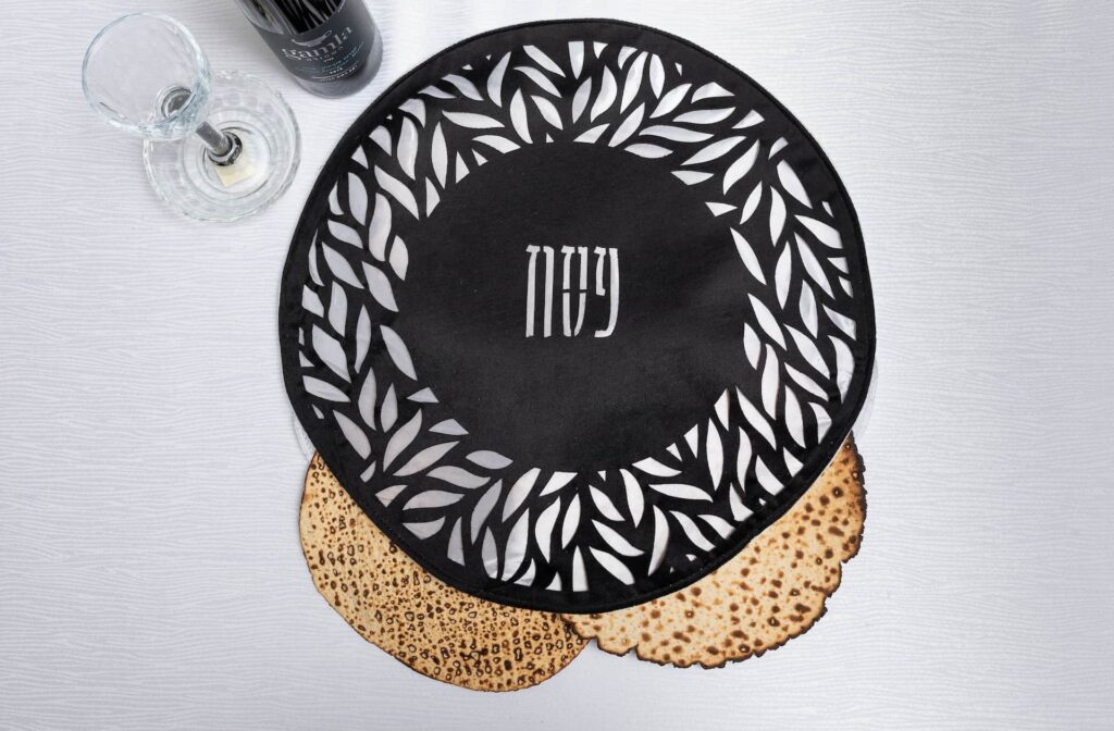 תבל – כיסוי מצה עגול שחור